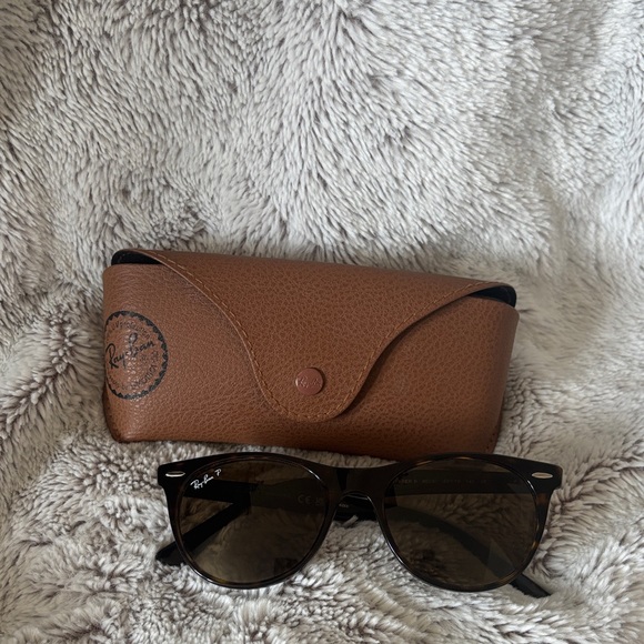 Ray-Ban Women’s Wayfarer II Polarized Sunglasses & Case - Picture 1 of 9